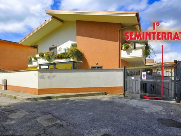 locale di sgombero in vendita a Marino in zona Poggio delle Mole