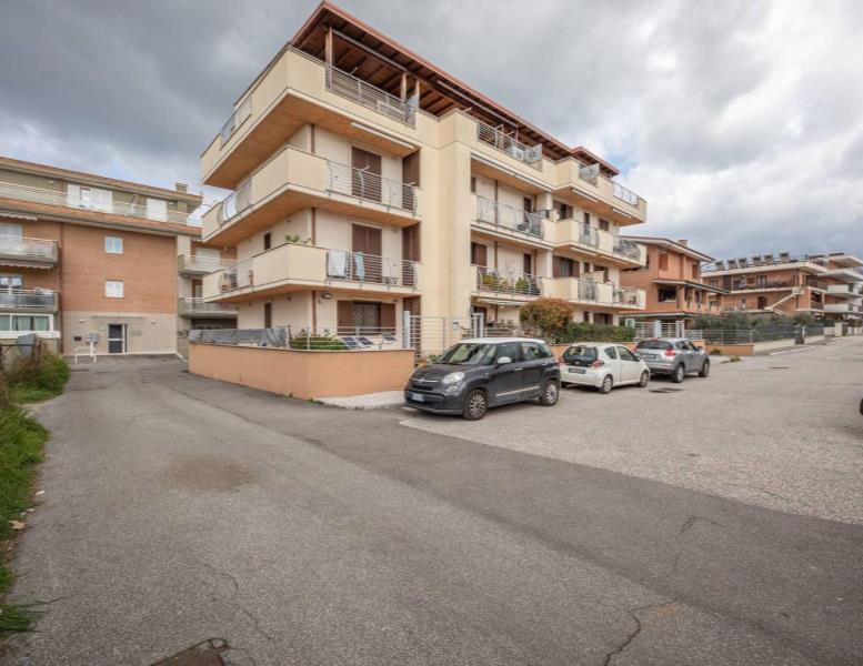 appartamento in vendita a Marino in zona Frattocchie