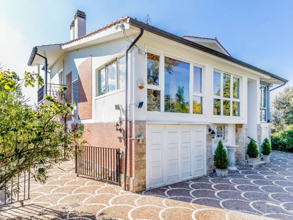casa indipendente in vendita a Marino in zona Due Santi
