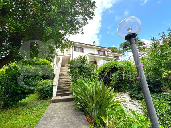 casa indipendente in vendita a Marino in zona Santa Maria delle Mole