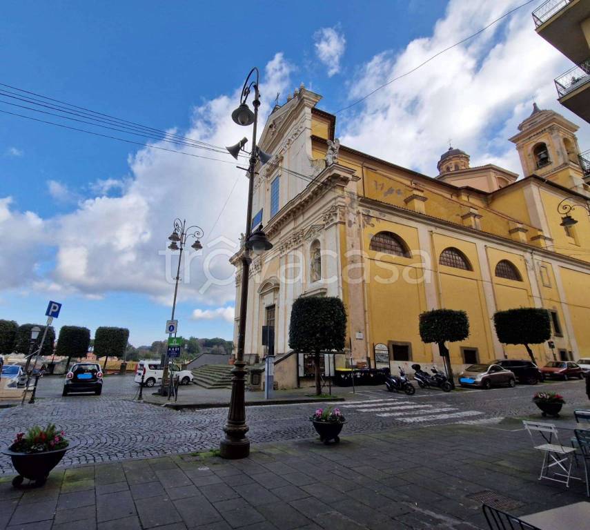negozio in vendita a Marino