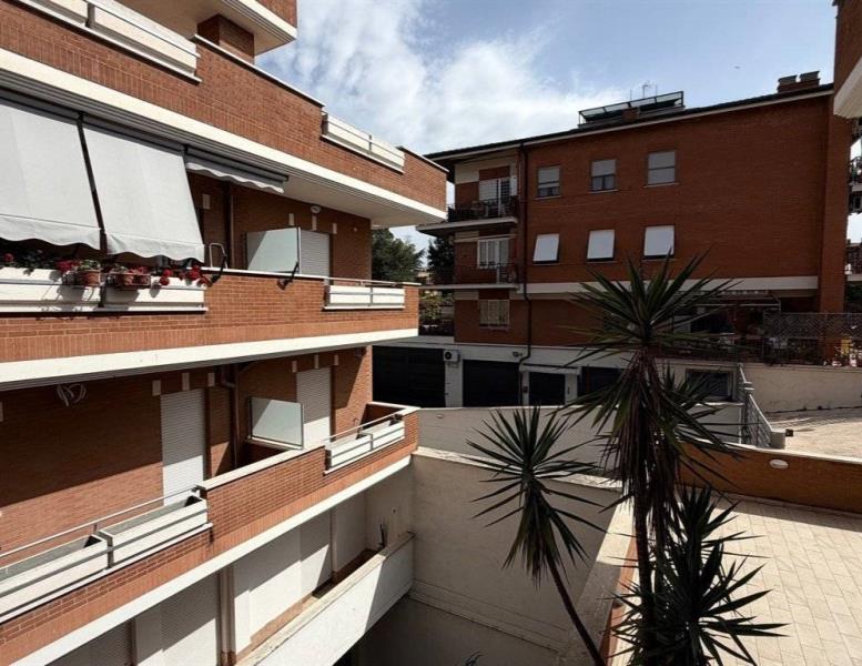 appartamento in vendita a Marino in zona Santa Maria delle Mole