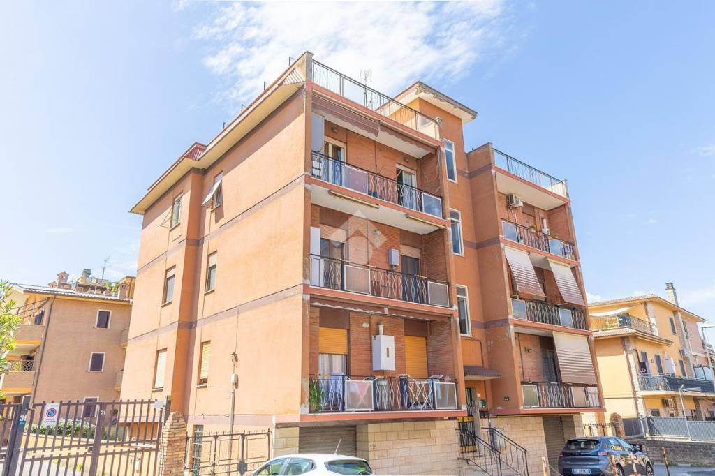 appartamento in vendita a Marino in zona Santa Maria delle Mole