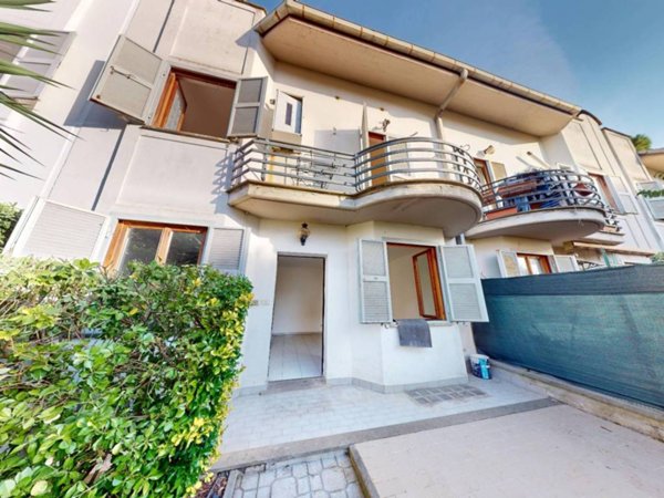 casa indipendente in vendita a Marino in zona Cava dei Selci