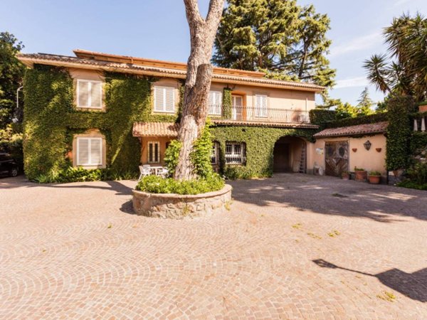 casa indipendente in vendita a Marino