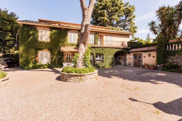 casa indipendente in vendita a Marino