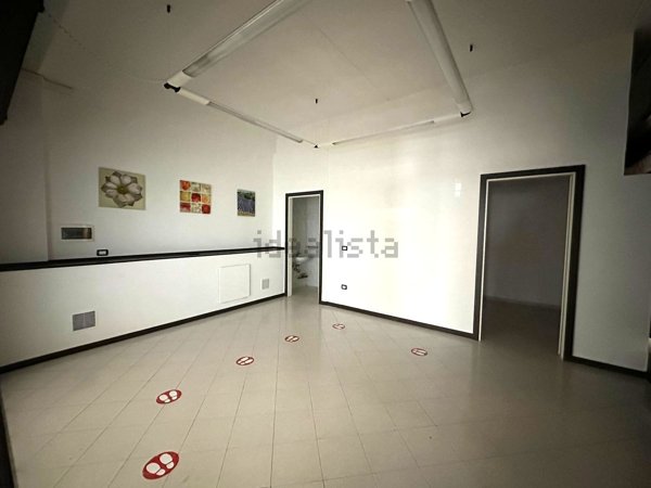 locale commerciale in vendita a Marino