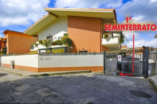 locale di sgombero in vendita a Marino in zona Poggio delle Mole