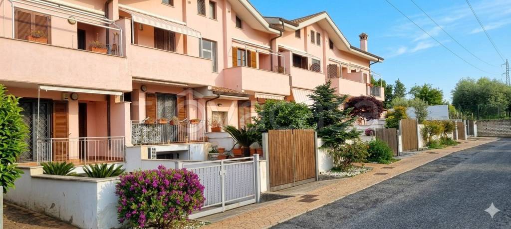 appartamento in vendita a Marino in zona Castelluccia