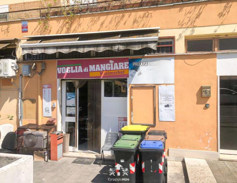 negozio in vendita a Marino in zona Santa Maria delle Mole