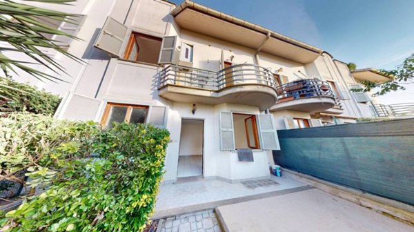 casa indipendente in vendita a Marino in zona Due Santi