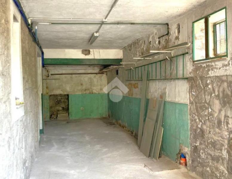 locale commerciale in vendita a Marino