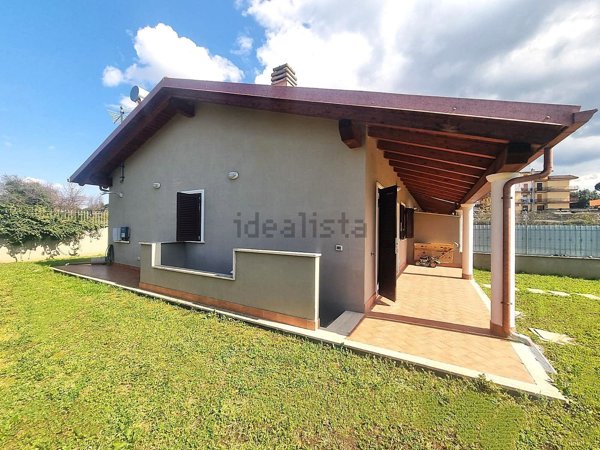 casa indipendente in vendita a Marino in zona Castelluccia