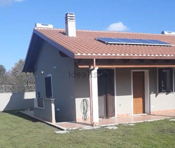 casa indipendente in vendita a Marino in zona Castelluccia
