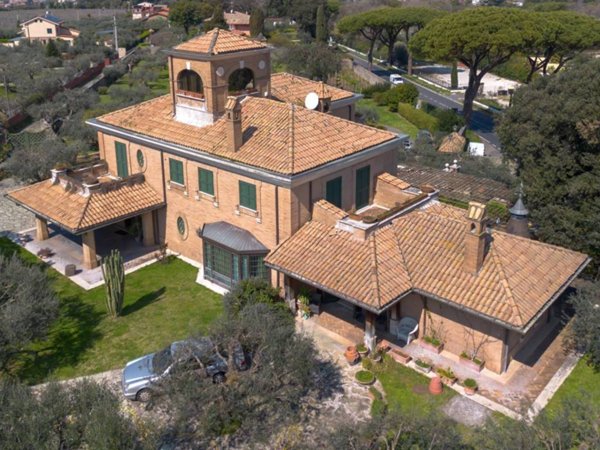 casa indipendente in vendita a Marino