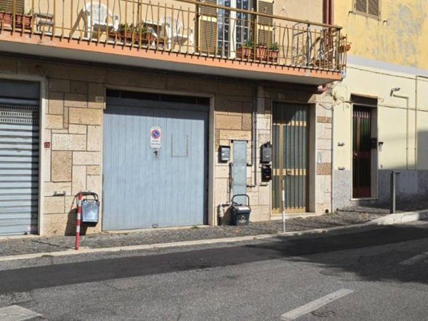 locale commerciale in vendita a Marino