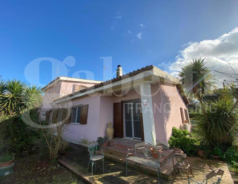 casa indipendente in vendita a Marino in zona Santa Maria delle Mole