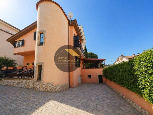 casa indipendente in vendita a Marino