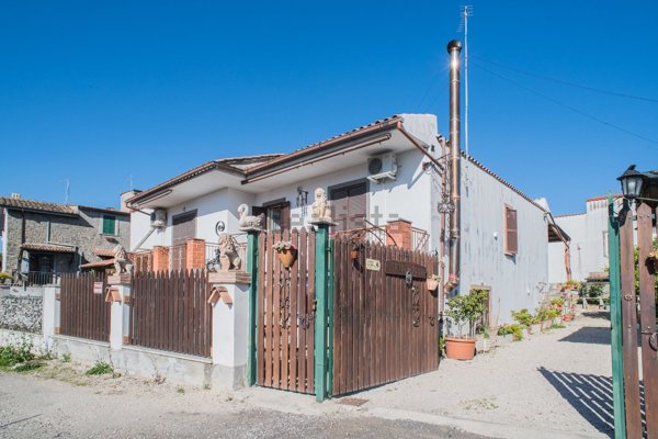 casa indipendente in vendita a Marino in zona Frattocchie