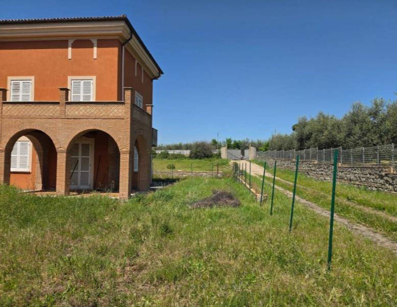 casa indipendente in vendita a Marino in zona Frattocchie