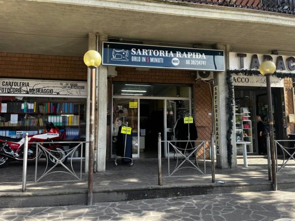 negozio in vendita a Marino in zona Santa Maria delle Mole