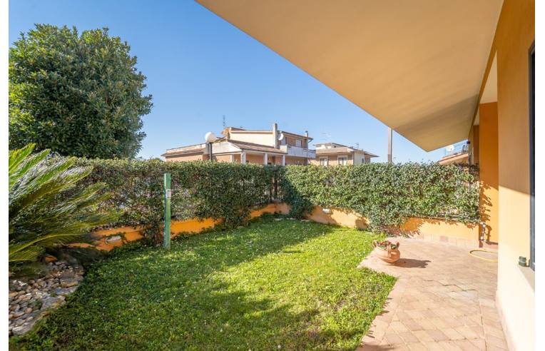 casa indipendente in vendita a Marino in zona Santa Maria delle Mole