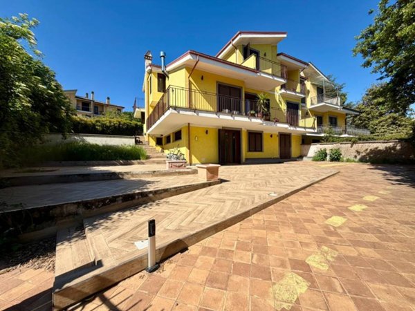 casa indipendente in vendita a Marino