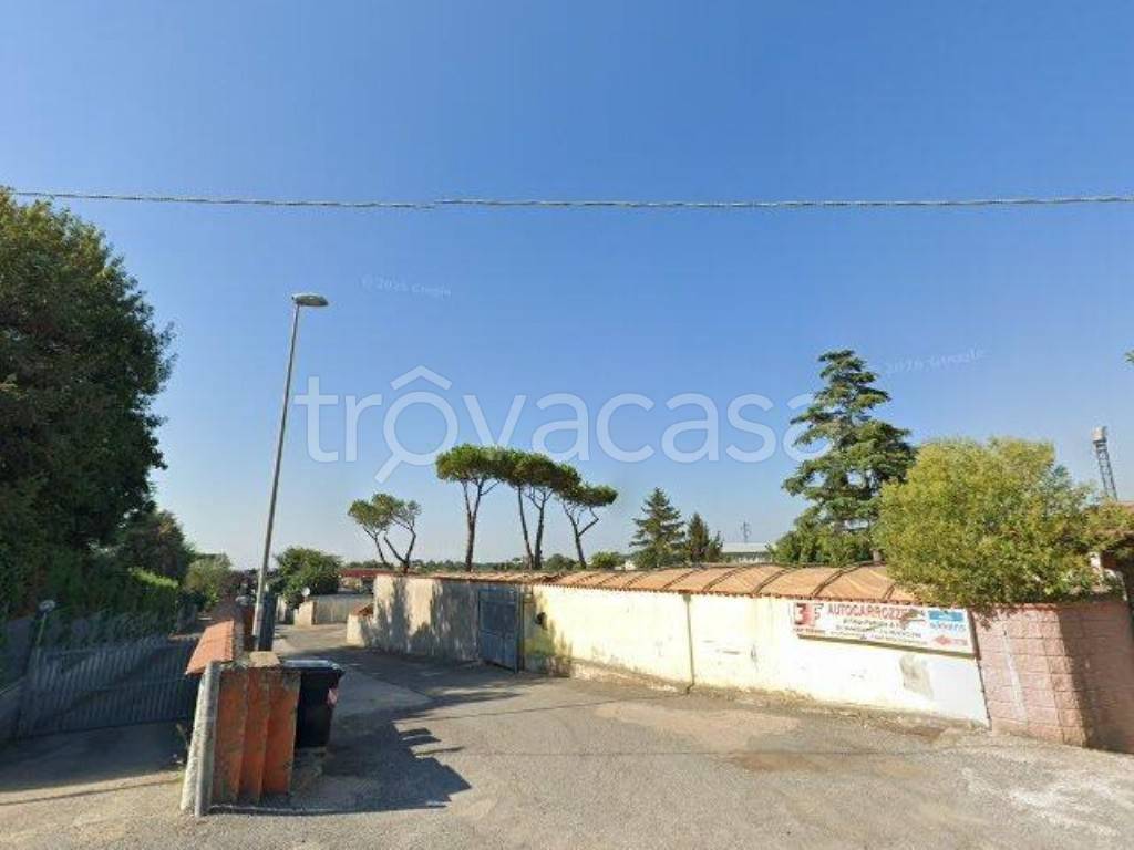 locale commerciale in vendita a Marino in zona Due Santi