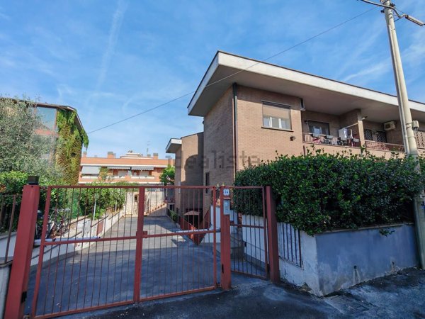 casa indipendente in vendita a Marino in zona Poggio delle Mole