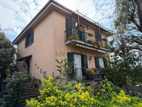 casa indipendente in vendita a Marino in zona Frattocchie