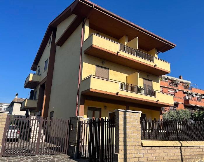 appartamento in vendita a Marino in zona Santa Maria delle Mole
