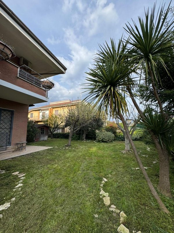 casa indipendente in vendita a Marino