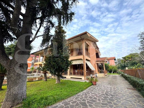 casa indipendente in vendita a Marino in zona Santa Maria delle Mole