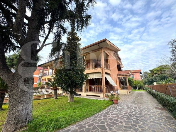 casa indipendente in vendita a Marino in zona Santa Maria delle Mole