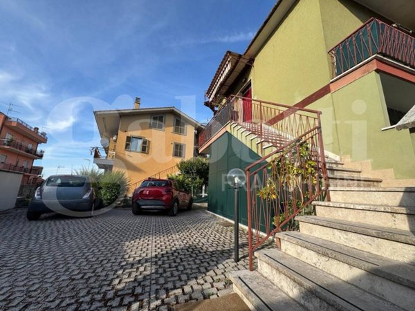 appartamento in vendita a Marino in zona Poggio delle Mole