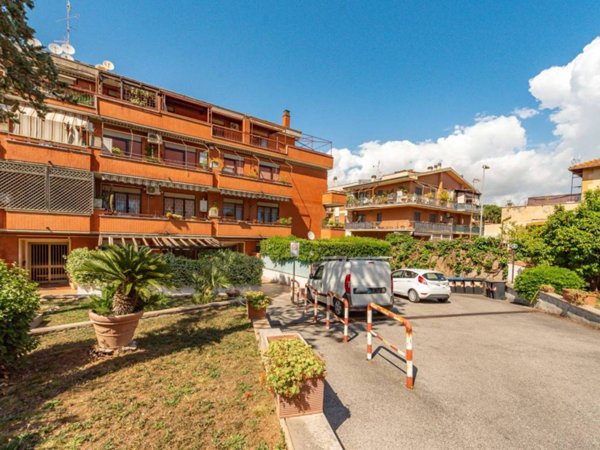appartamento in vendita a Marino in zona Santa Maria delle Mole