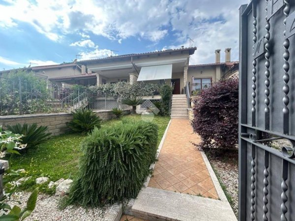 casa indipendente in vendita a Marino in zona Frattocchie