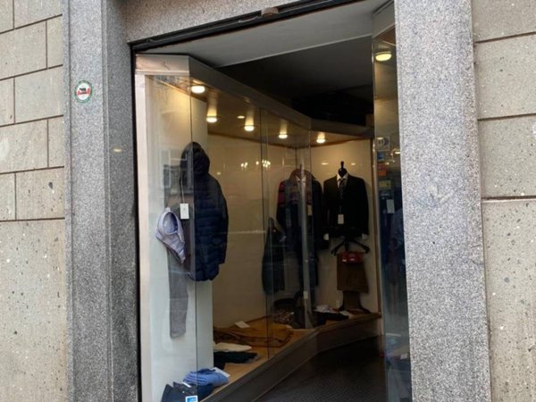 locale commerciale in vendita a Marino