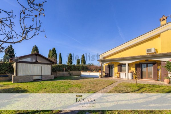 casa indipendente in vendita a Marino in zona Frattocchie