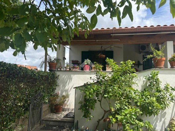 casa indipendente in vendita a Marino in zona Frattocchie