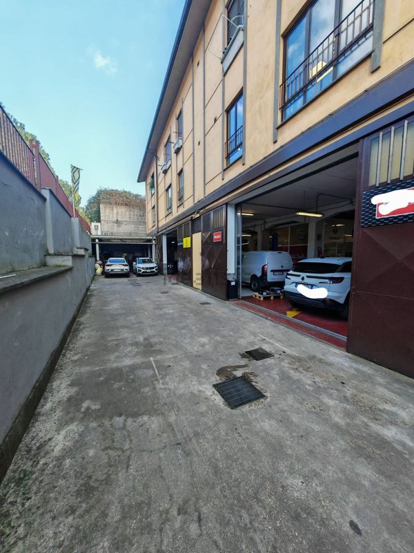locale commerciale in vendita a Marino