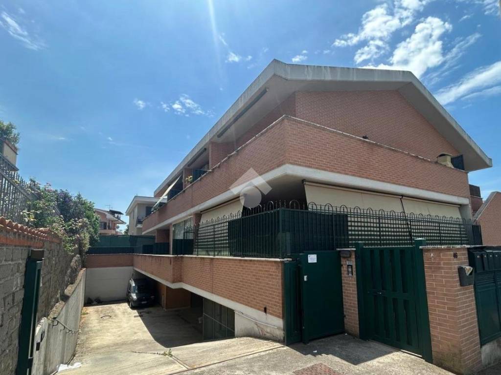 appartamento in vendita a Marino in zona Cava dei Selci