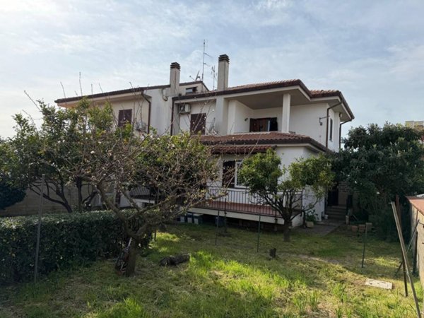 casa indipendente in vendita a Marino in zona Santa Maria delle Mole