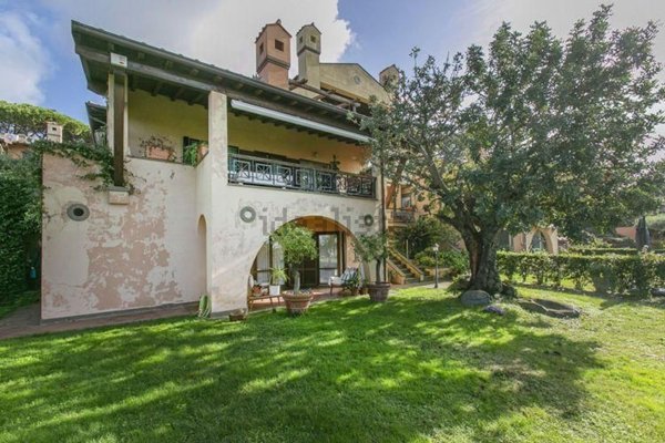 casa indipendente in vendita a Marino in zona Castelluccia
