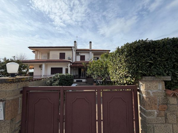 casa indipendente in vendita a Marino in zona Santa Maria delle Mole