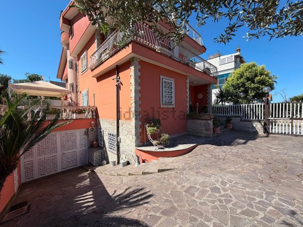 casa indipendente in vendita a Marino in zona Poggio delle Mole