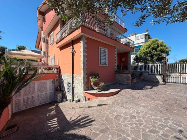 casa indipendente in vendita a Marino in zona Poggio delle Mole
