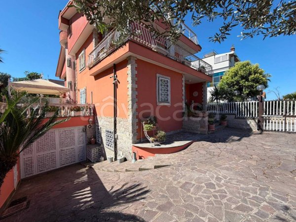 casa indipendente in vendita a Marino in zona Poggio delle Mole
