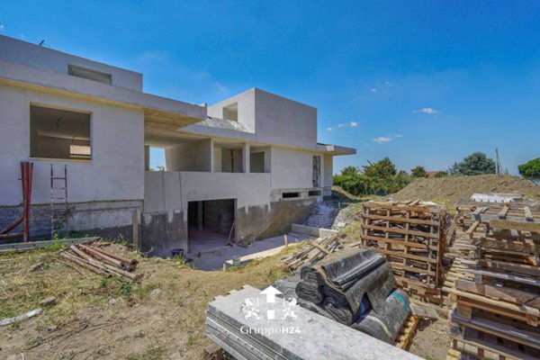casa indipendente in vendita a Marino in zona Due Santi