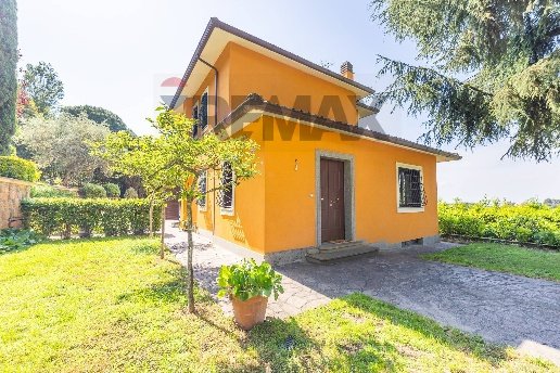 casa indipendente in vendita a Marino in zona Due Santi